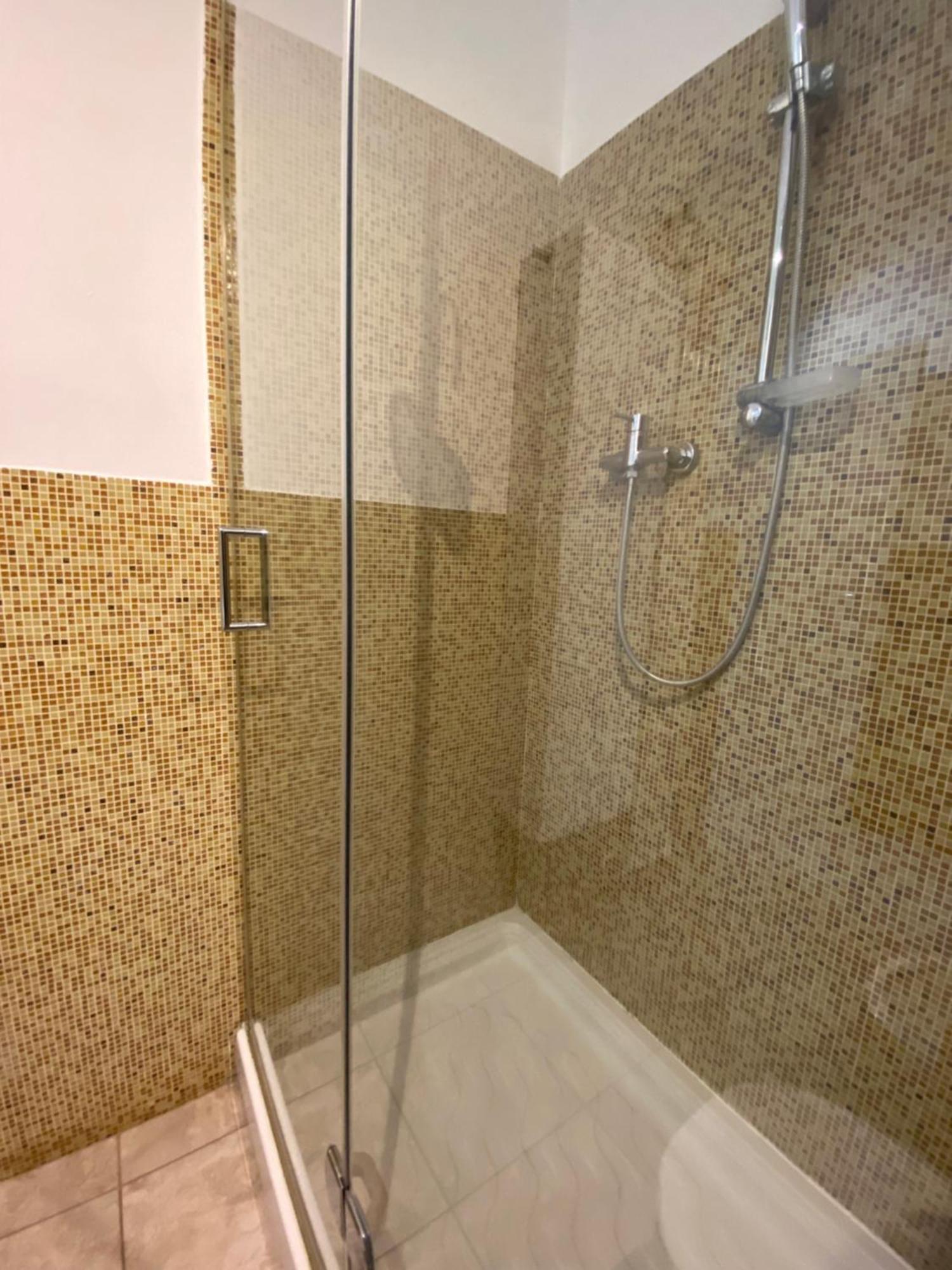 Avantgard Rooms Western Station Bologna Luaran gambar